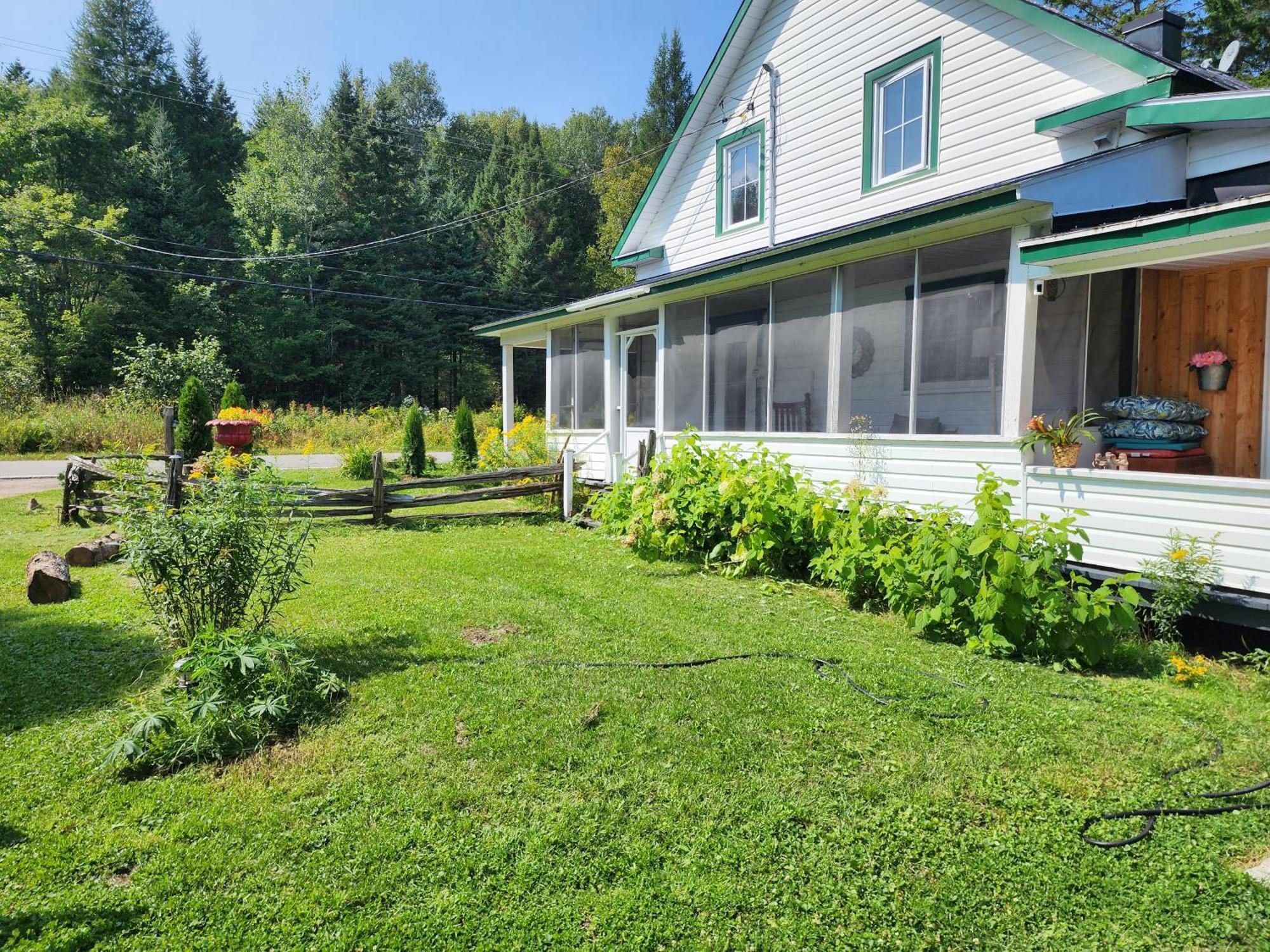 Chalets Nabu La Sacacomie - Riviere - Billard Saint-Alexis-des-Monts Exterior foto